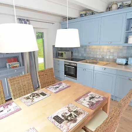 Blaues Strandhaus Sellin (Rugen)